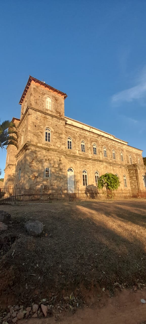 Igreja de São José das Três Ilhas ao entardecer